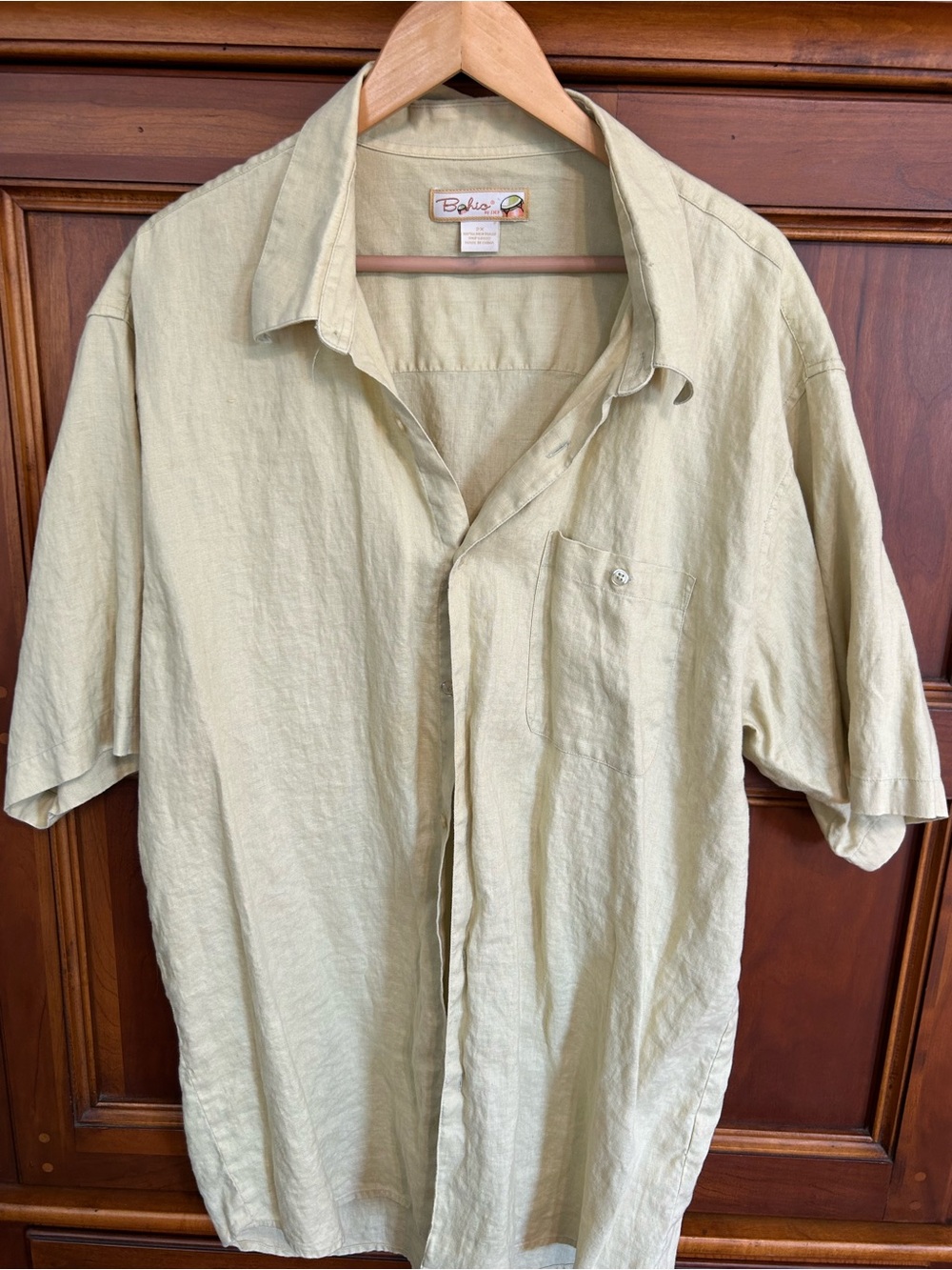 Bohio  Men's Linen Button-Up Shirt
Size 2 XL